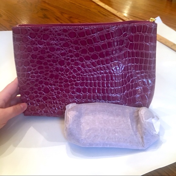 ESTEE LAUDER Purple Faux Croc Patent Cosmetic Bag - Picture 1 of 8